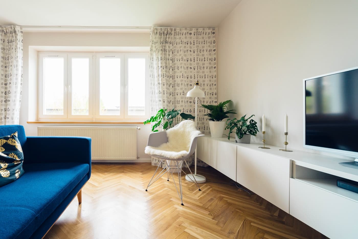 A plain, undesigned room